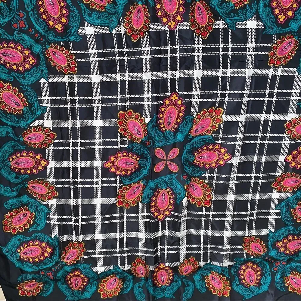 Diane Von Furstenberg vintage 100% silk scarf 42”